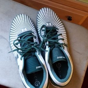 Mens Under Armour seakers